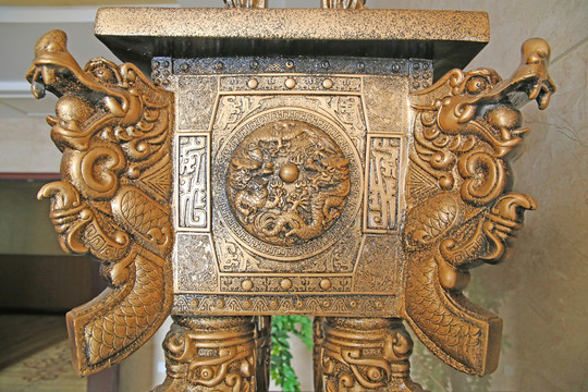 銅鼎