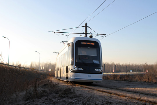 清晨陽光中的有軌電車 沈陽