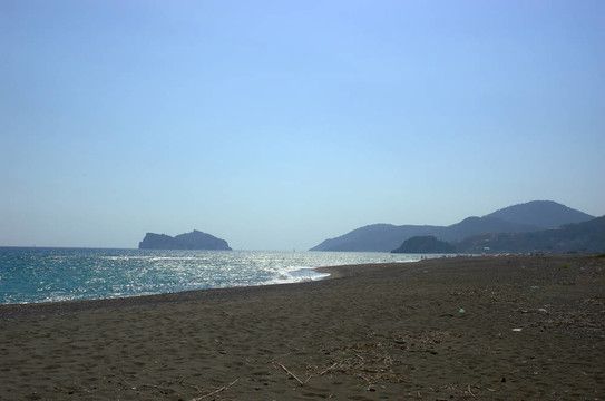 空蕩蕩的海灘