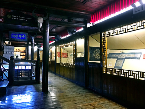 張家界土家風(fēng)情園