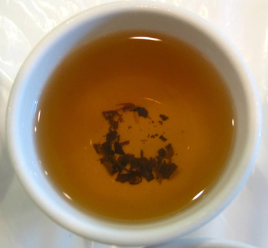 中國茶杯中的茶葉