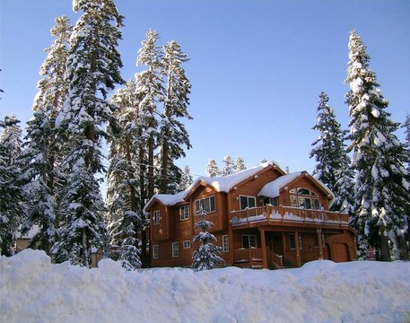 雪地里的小屋