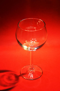 空的酒杯