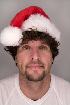 滑稽的人戴著Santa的帽子
