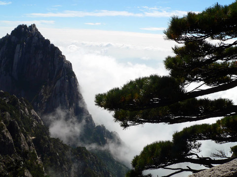 云中山峰