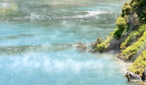 熱水湖