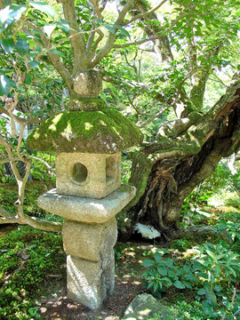 古老的Stone Lamp