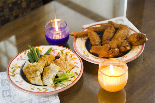 雞肉餃子和雞翅膀