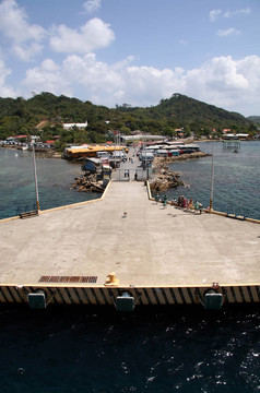 羅阿坦島洪都拉斯海岸碼頭區(qū)