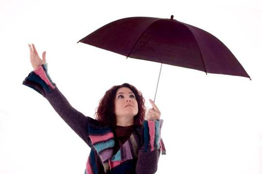 打著雨傘的女人