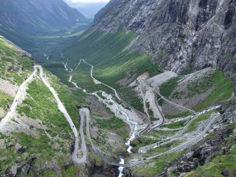 trollstigen曲折的山路