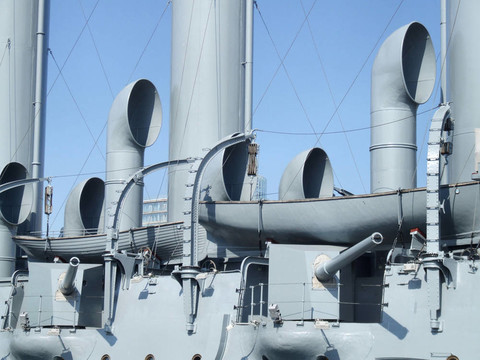 海军战列舰的烟囱和大炮