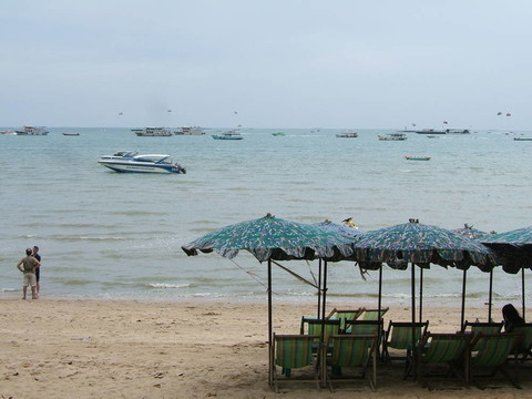 傍晚的海灘場景