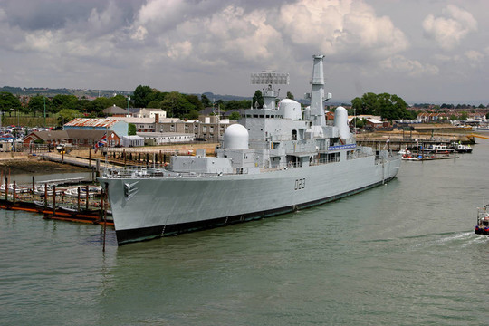 在樸茨茅斯船塢艦