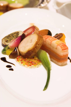 鮭魚和龍蝦；Pickerel Platter