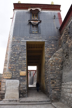 薩迦南寺入口