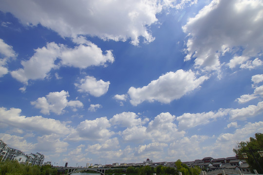 藍(lán)天白云天空背景