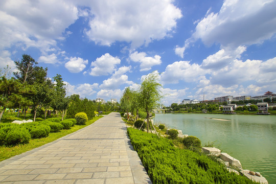 景觀路 藍(lán)天白云