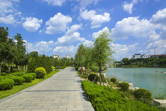 景觀路 藍(lán)天白云