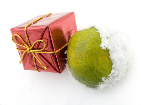 在雪中Tangerine夜店和圣誕禮物