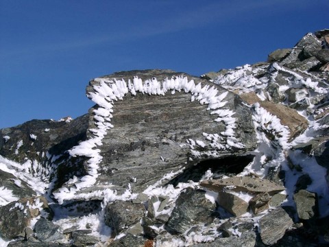 石頭；雪和風