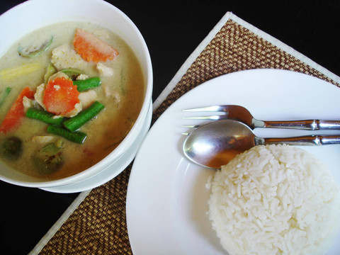 綠色咖喱飯-來自泰國的傳統(tǒng)菜肴