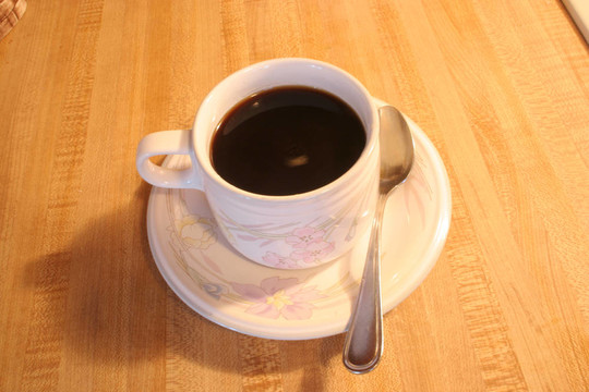 一杯黑咖啡