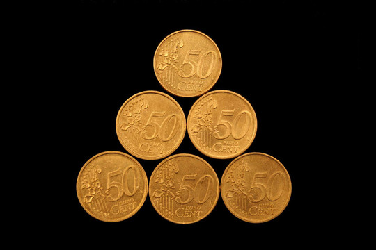 金字塔的硬幣