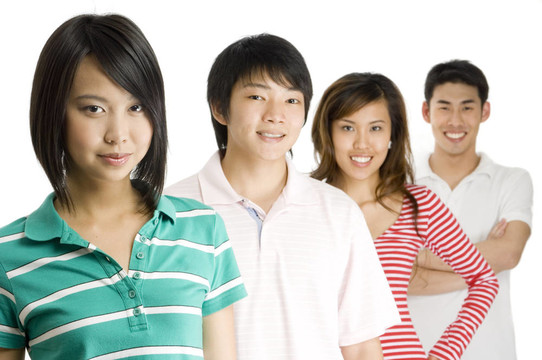 四個(gè)年輕的成年人