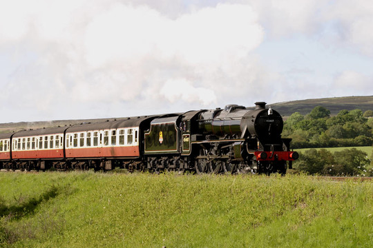 蒸汽機(jī)車(chē)45407離開(kāi)Goathland
