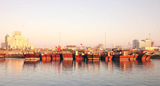 帆船在日落