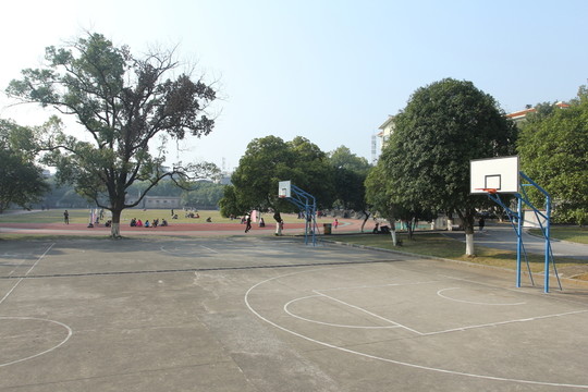 學校籃球場