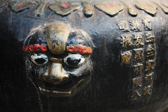 關(guān)閉了在中國的寺廟一臉雕塑