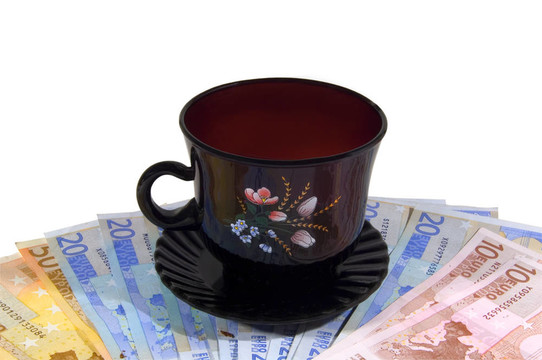 錢和杯