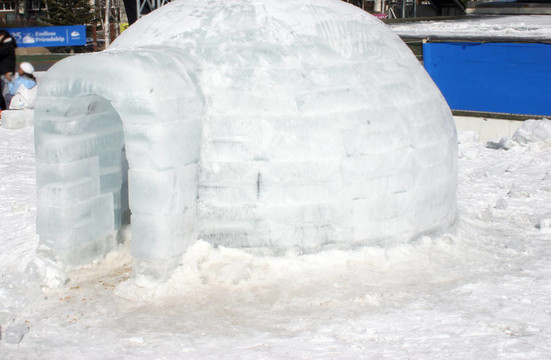 雪塊砌成的圓頂小屋