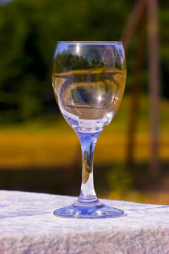 空的酒杯