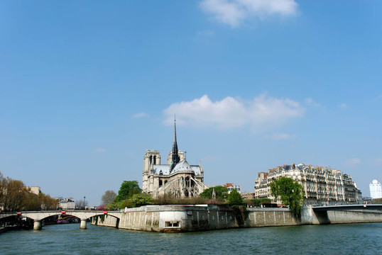 巴黎；Notre Dame