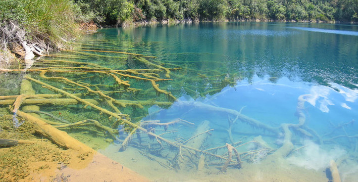 水藍(lán)色；Lagunas de蒙特貝羅；墨西哥；全景