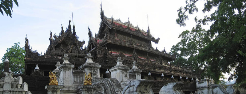 對kyaung shwenandaw -曼德勒-緬甸木寺全景。