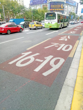 公交車道路