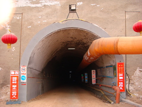 斜井井口
