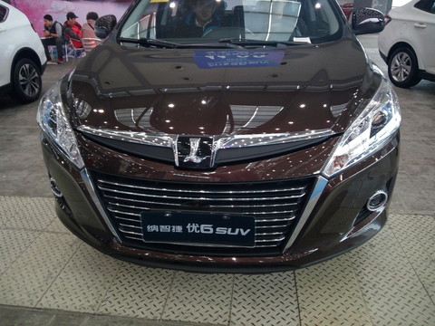 SUV轎車
