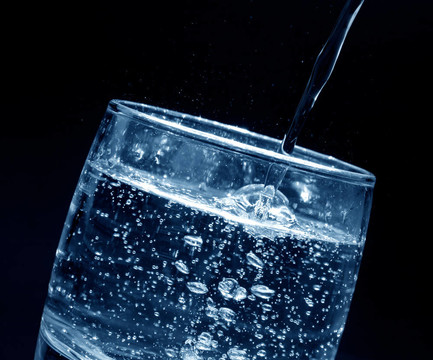 水