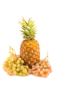 一串葡萄和菠蘿