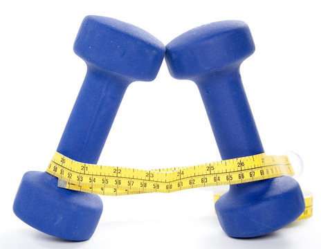 帶測(cè)量帶的兩個(gè)手的重量