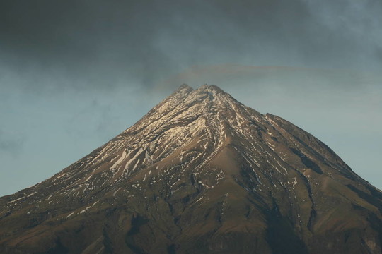 造云的山