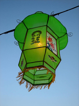 綠色中國(guó)燈籠的溫馨之光
