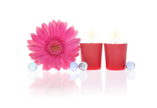 Gerbera；蠟燭和水晶球
