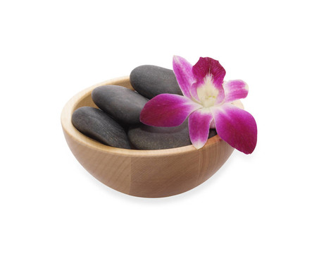 蘭花和卵石在碗里
