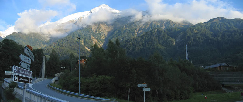 山區(qū)公路-里霧詩-霞慕尼-法國-阿爾卑斯山-全景。